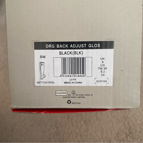 Hunter Tall Org Black Gloss Adjustable Back Rain Boots and Cable Knit Boot Socks - Picture 15 of 16